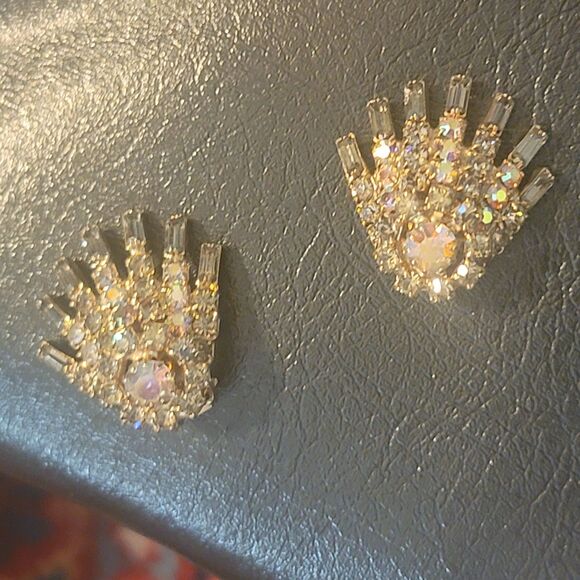 Resplendent AB Rhinestone Crystal Baguette Clip Earrings Hobe Gold Plt MCM VTG - Picture 2 of 14